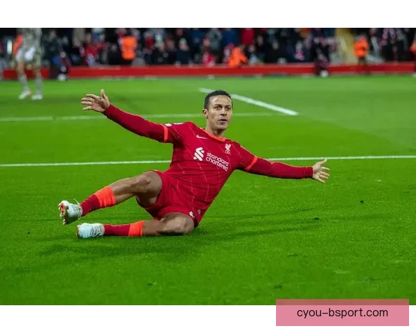 19岁本菲卡后卫新星引发曼联与利物浦激烈争夺战 19岁本菲卡后卫新星引发曼联与利物浦激烈争夺战