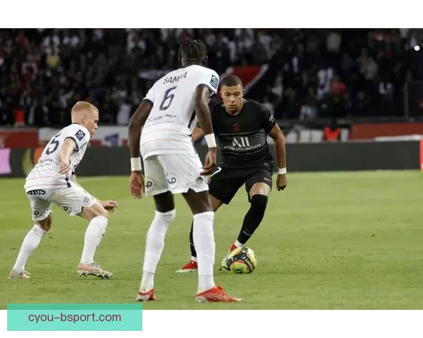 巴黎圣日耳曼官方宣布金彭贝重回合练为球队注入新动力