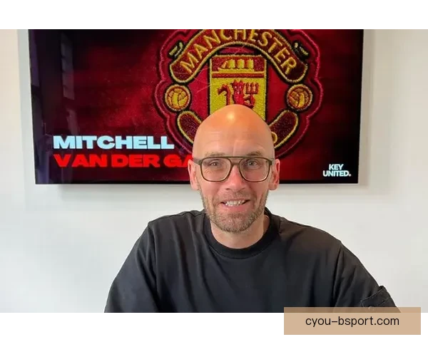 曼联前锋拉什福德因违纪被停赛引发更衣室管理与球队纪律再度讨论