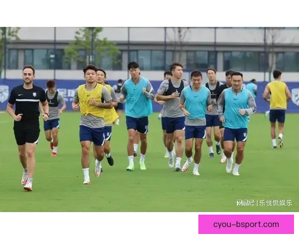 曼城官宣与青训后卫刘易斯续约五年彰显信任与未来防线核心新蓝图