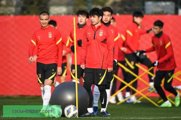中国国家队换人策略偏好，保守调整引发热议